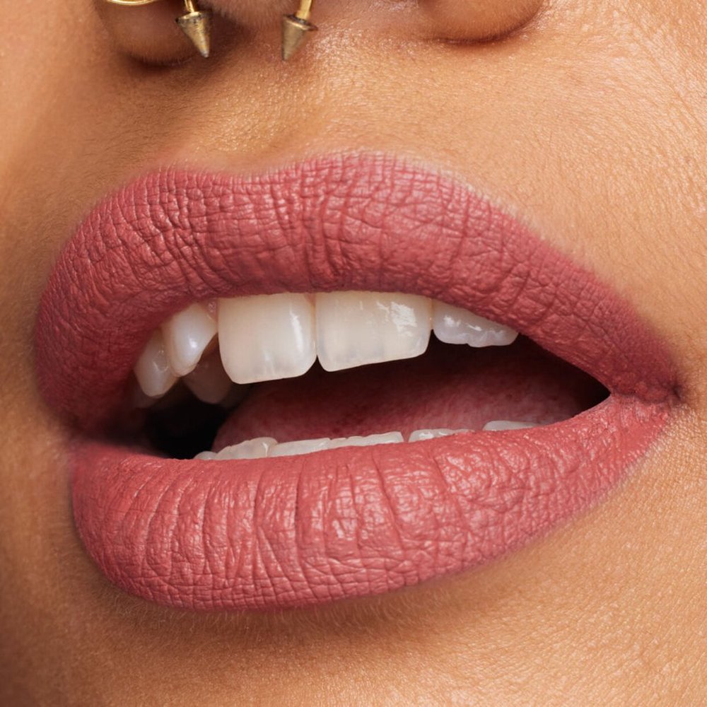 Huda Beauty Liquid Matte Ultra-Comfort Transfer-Proof Lipstick in Bombshell - Picture 3 of 5